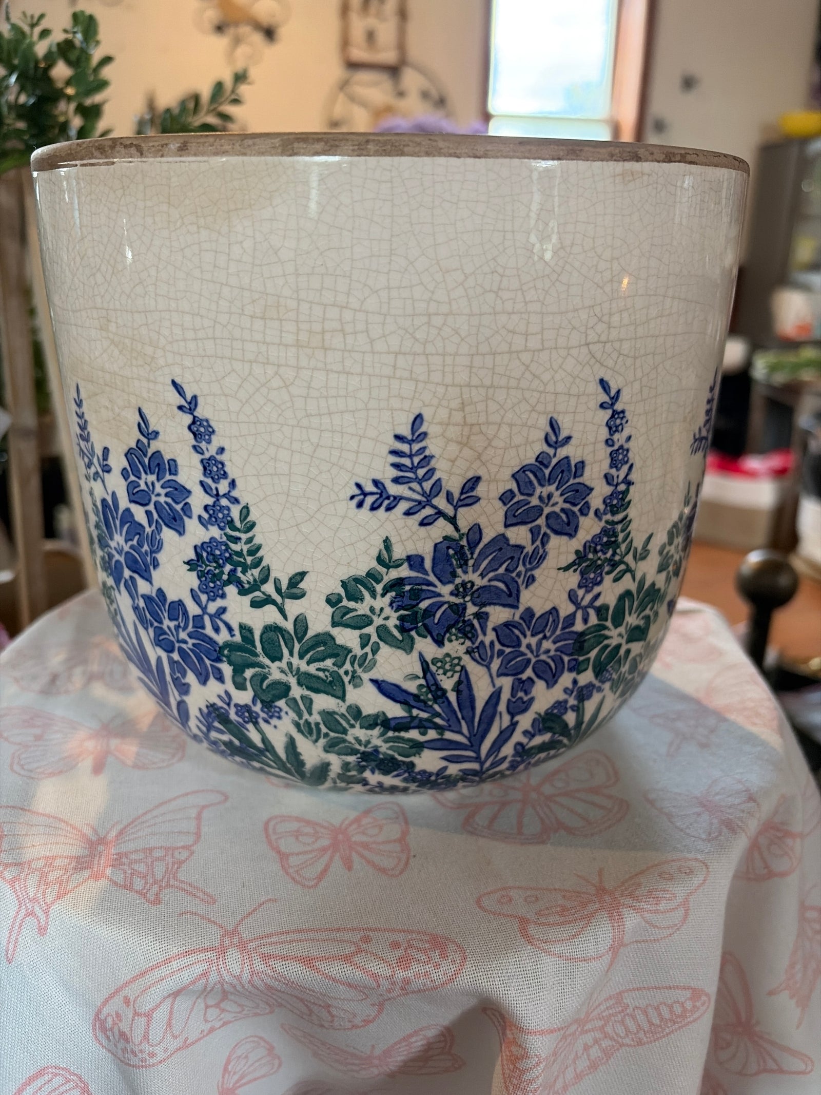 Planter w/Blue floral Lrg