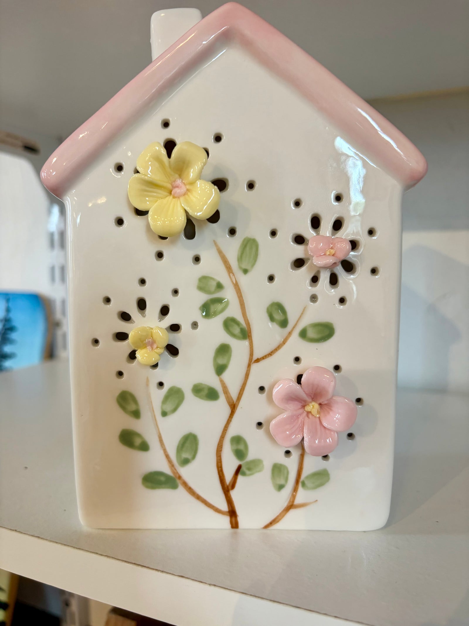Ceramic White House w/ Flowers