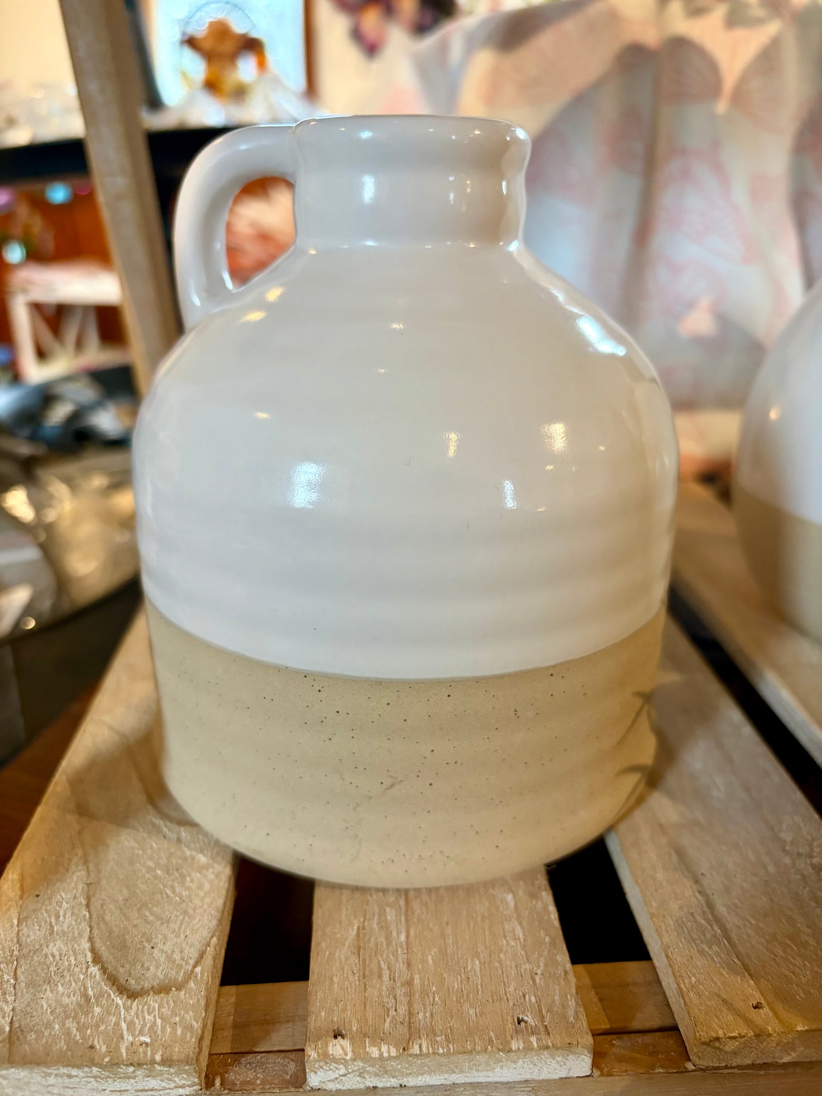 Shiny & Matte Vase w/ Handle